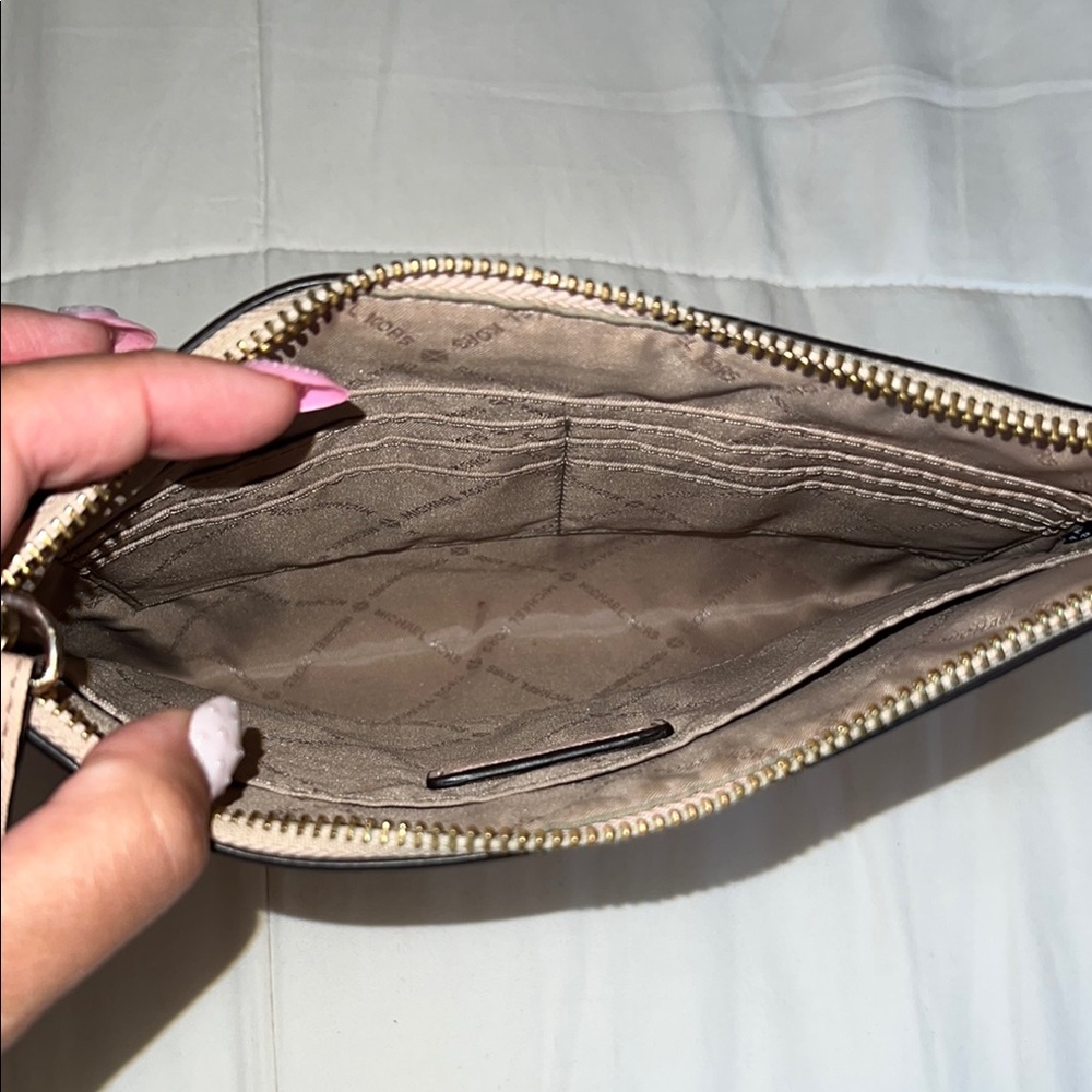 Michael Kors Pink Wristlet with Gold Heart Design - Picture 4 of 5